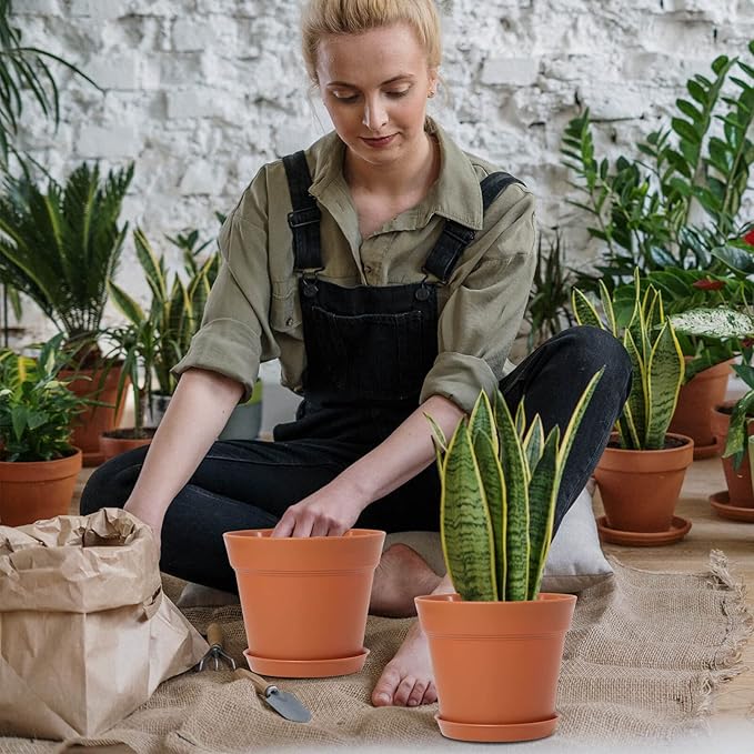 WOUSIWER 16 Pack 6 inch Plastic Planters Plastic Indoor Planter Flower Pots Heavy Duty and Stylish 6 Inch Plant Pots for Indoor Plants with Drainage Holes and Tray for Plants Flowers Terracotta