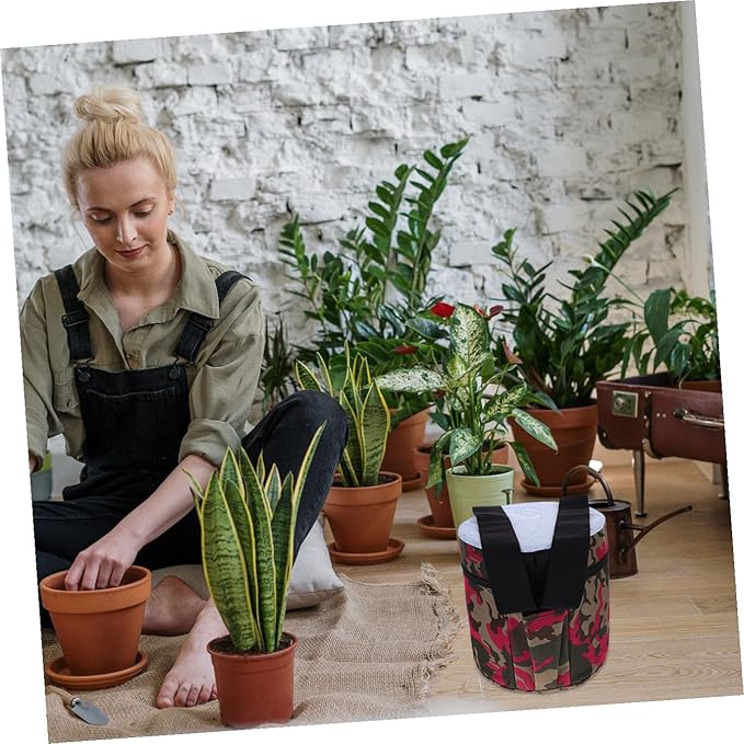 Portable Lightweight Foam Gardening Stool with 25cm Height and Storage Pocket Wearable Outdoor Workseat for Weeding and Field Gardening Tasks Random Style