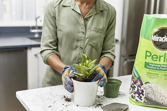 Miracle-Gro Perlite - Enriched with Plant Food Improves Drainage and Aeration in Potting Soil Mixes For Container Plants 8 qt. (3-Pack)