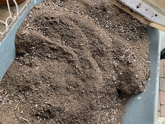 Voulosimi Metal Soil Sifter - 1/4 Mesh Screen Multi-Purpose Garden Sifter for Compost Rock and Dirt - 11.8 x 9.8 inch