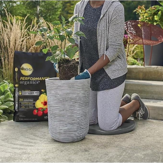 Miracle-Gro Performance Organics All Purpose Container Mix - Organic and Natural Plant Soil Feed for Up to 3 Months For Vegetables Flowers and Herbs Use in Indoor and Outdoor Containers 1 cu. Ft
