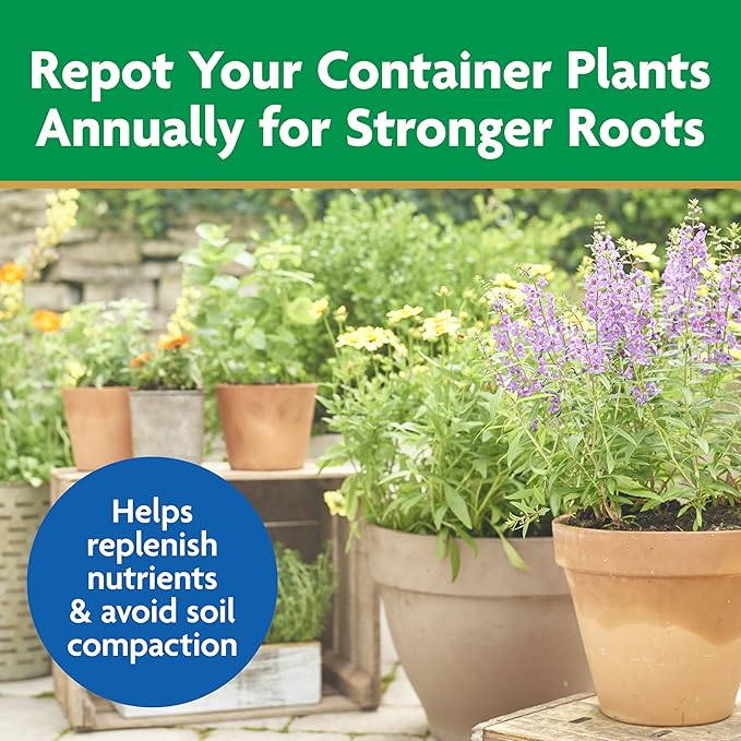 Miracle-Gro Moisture Control Potting Mix For Container Plants Protects against Over- and Under-Watering 6 qt.