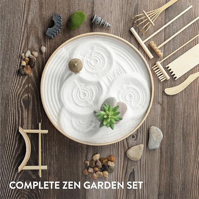 Navaris Zen Garden Kit - Mini Japanese Sand Garden - Miniature Meditation Stone Ornaments - Buddhist Gifts Complete Set - Round MDF Tray White Sand