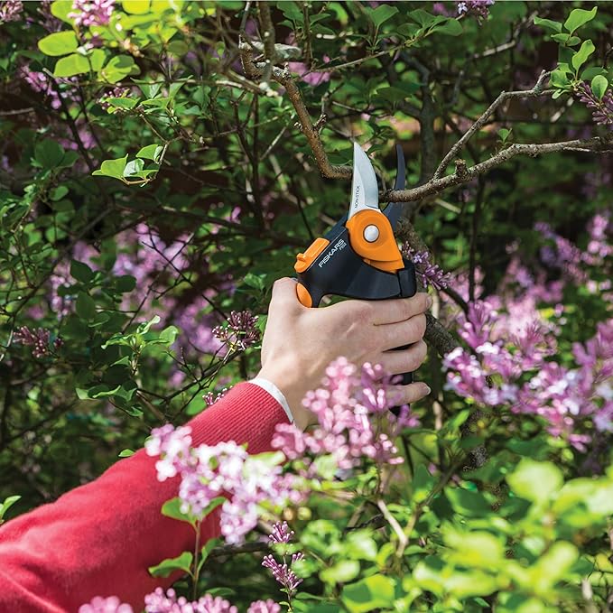 Fiskars PowerGear2 Softgrip Pruner for Branches Optimizes Cutting Power and Leverage Rust-Resistant Low-Friction Blade Coating for Smooth Cuts Yard &amp Garden Tools