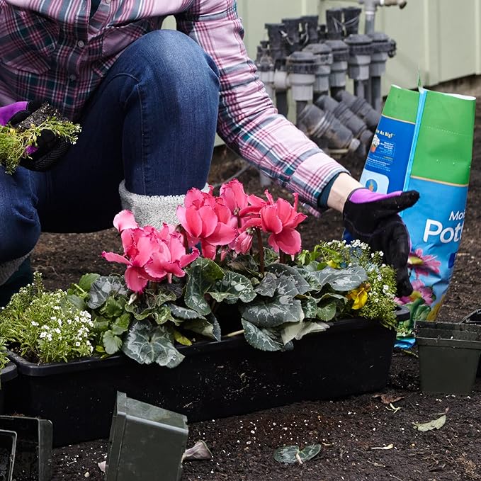 Miracle-Gro Moisture Control Potting Mix For Container Plants Protects against Over- and Under-Watering 6 qt.