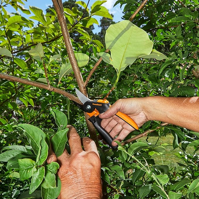 Fiskars PowerGear2 Softgrip Pruner for Branches Optimizes Cutting Power and Leverage Rust-Resistant Low-Friction Blade Coating for Smooth Cuts Yard &amp Garden Tools