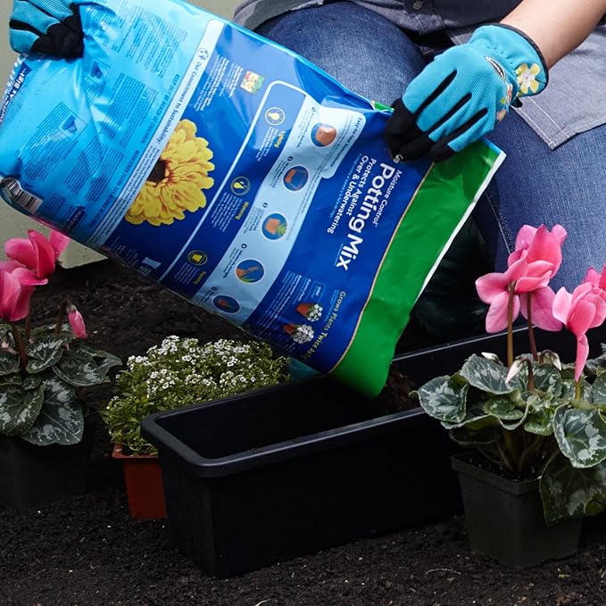Miracle-Gro Moisture Control Potting Mix For Container Plants Protects against Over- and Under-Watering 6 qt.